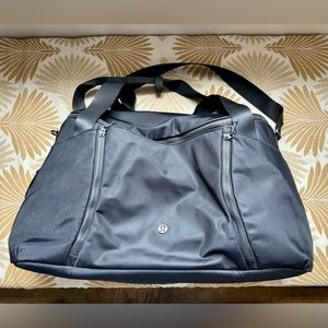 Black Lululemon weekender